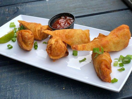 Salty's Island Bar & Grille